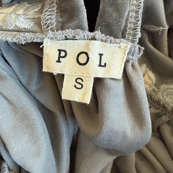 POL Minot Oversized V-Neck Velvet Top - Picture 7 of 9